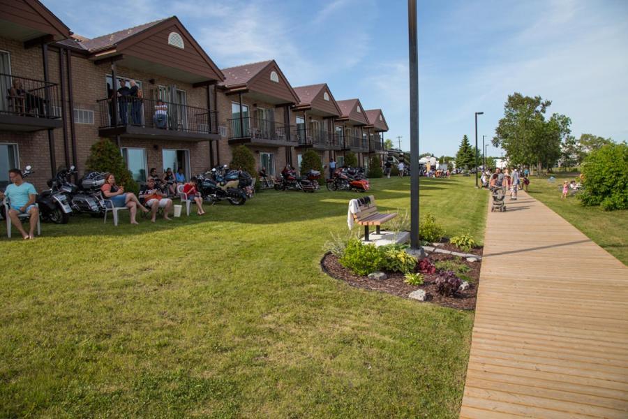 New Liskeard Waterfront Inn מראה חיצוני תמונה
